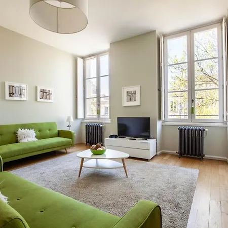 Apartment En Hyper Centre - Jardin Public