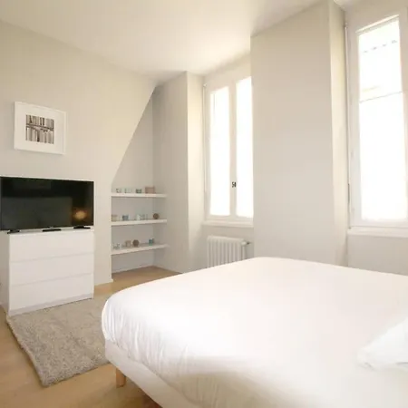 Apartment En Hyper Centre - Jardin Public