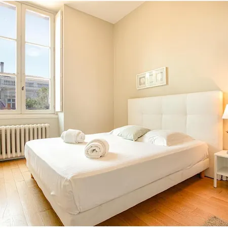 Apartment En Hyper Centre - Jardin Public